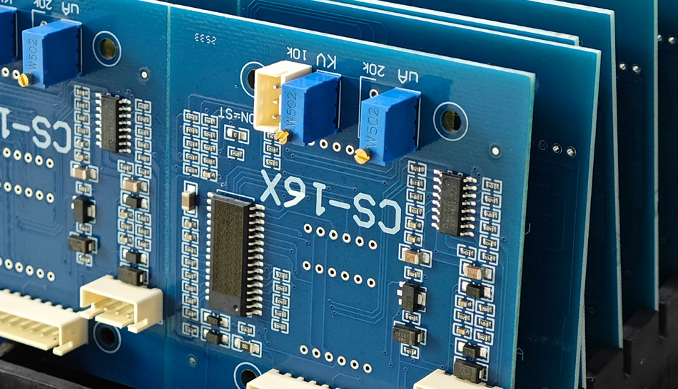 ¿Cómo influyen las opiniones de los clientes en las decisiones de asociación con la fábrica de PCBA?