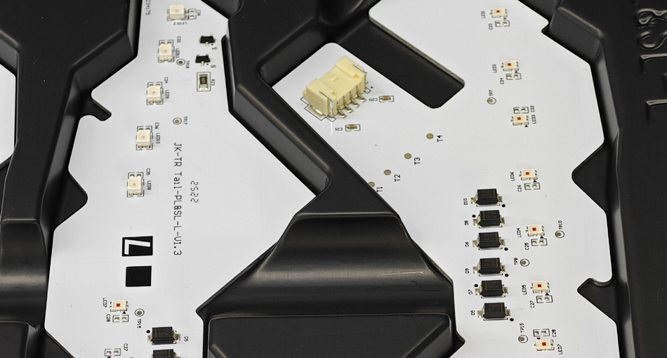 Discusión sobre el control de costos y estrategias de asociación a largo plazo para las fábricas de PCBA