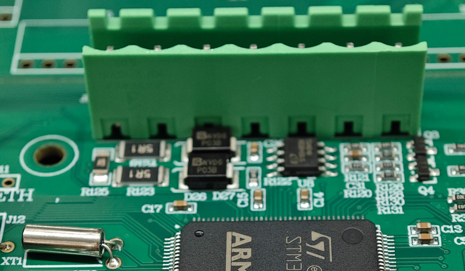 ¿Cómo pueden las fábricas de PCBA reducir los costos de producción mediante la automatización?