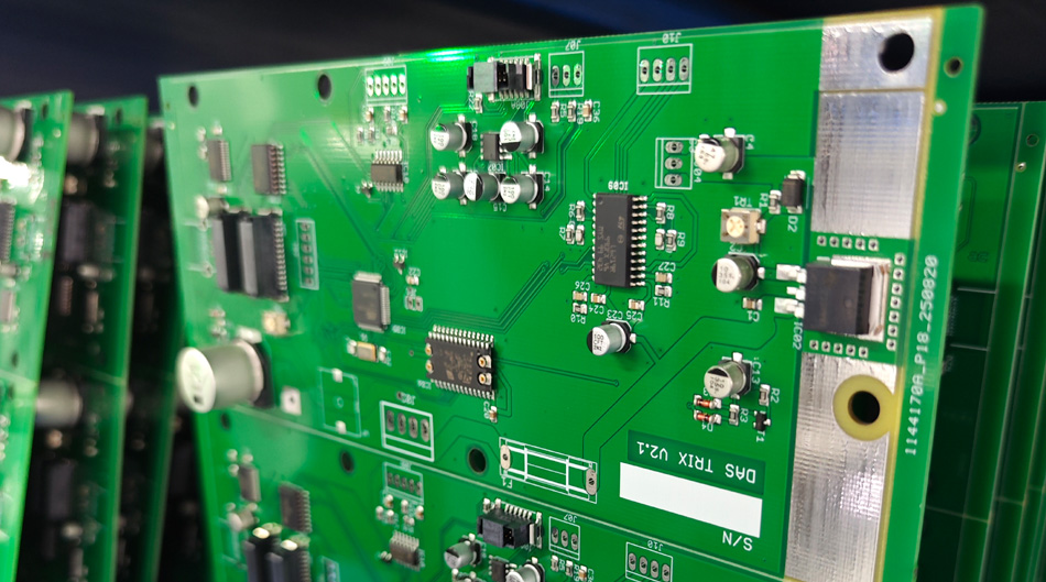 ¿Cómo pueden las fábricas de PCBA mejorar la competitividad de sus productos mediante procesos SMT avanzados?